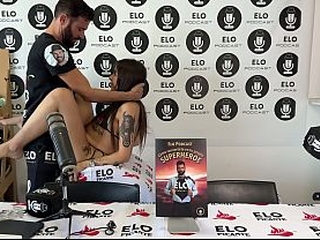 La hermosa modelo uruguaya chupo el chupetin como si fuera una pija