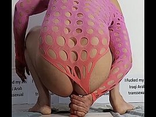 I'_m a shemale, watch me fuck my ass with a dildo in a squatting position